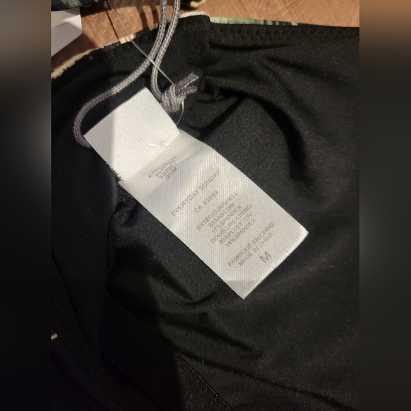 Everyday Sunday one piece - Picture 2 of 7